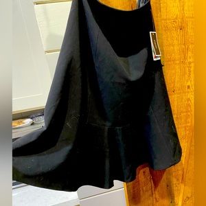 Nine West Great Staple Piece- Little black skirt with flare Size 8 NWT